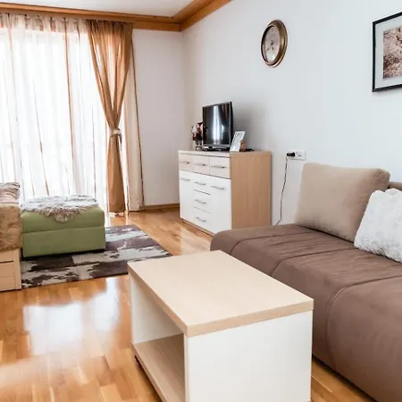 U152 * Τζαχορίνα